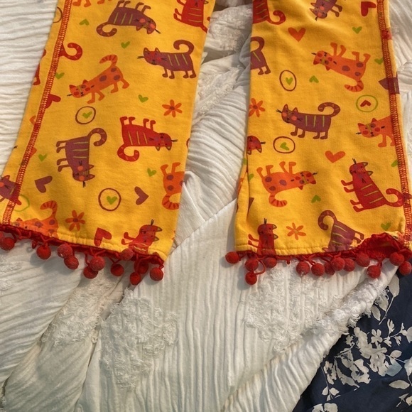 MIS Tee V Us cat flower red ball lef pants 5/6 - Picture 2 of 7